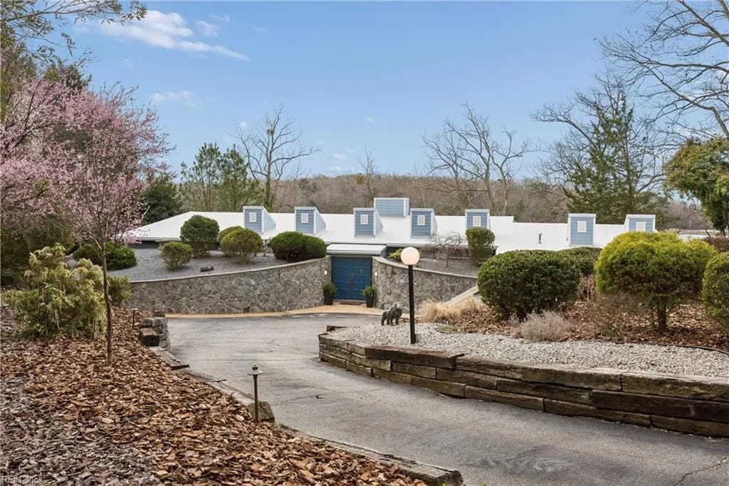 220 Southpoint DR, WILLIAMSBURG VA 23185 - Photo 4