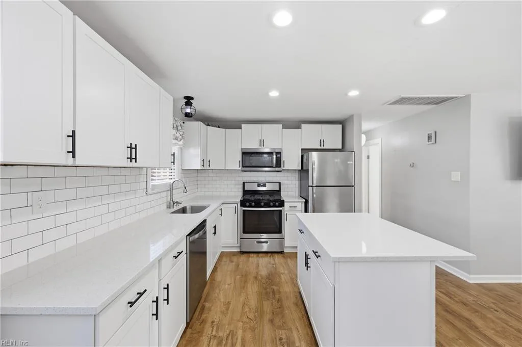 615 Gladstone AVE, PORTSMOUTH VA 23701 - Photo 2