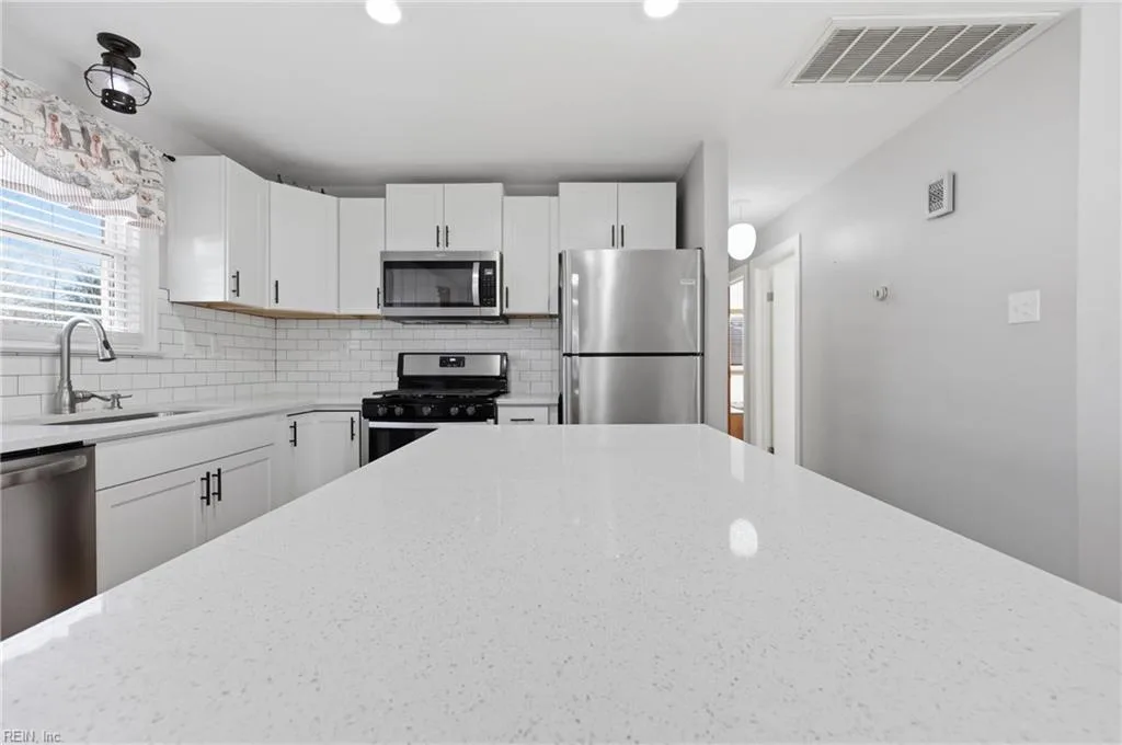 615 Gladstone AVE, PORTSMOUTH VA 23701 - Photo 5
