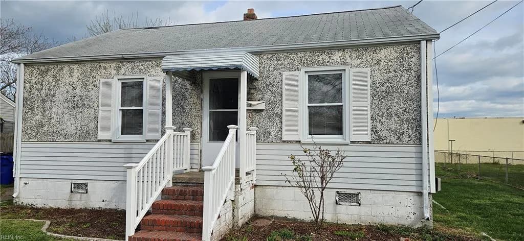 136 Greenbrier AVE, NORFOLK VA 23505 - Main photo