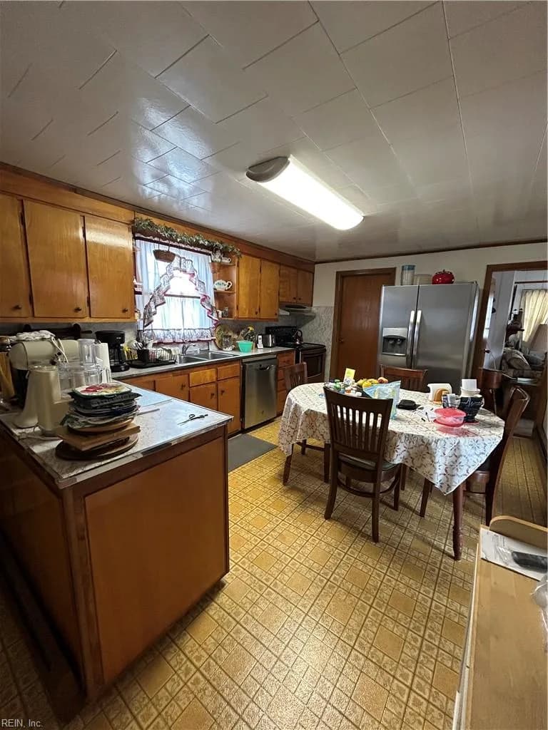 16386 W Ridge RD, TANGIER VA 23440 - Photo 5