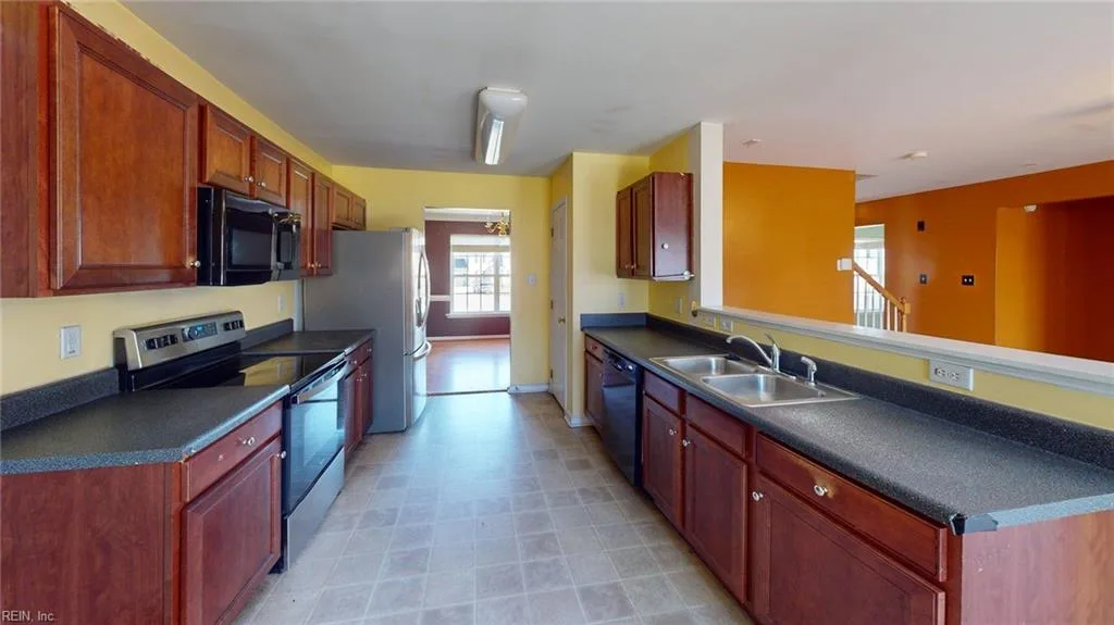 8212 Heather Ridge CT, HENRICO VA 23231 - Photo 5