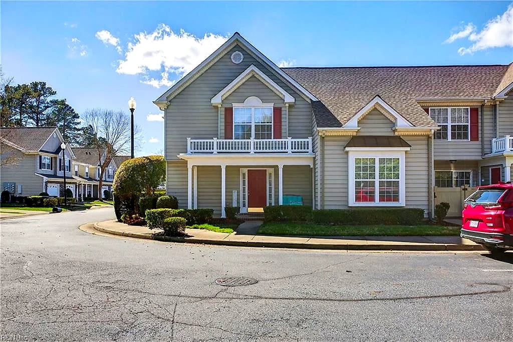 308 Waters Edge LN, Suffolk — 2 bed Residential, 1,154 sqft