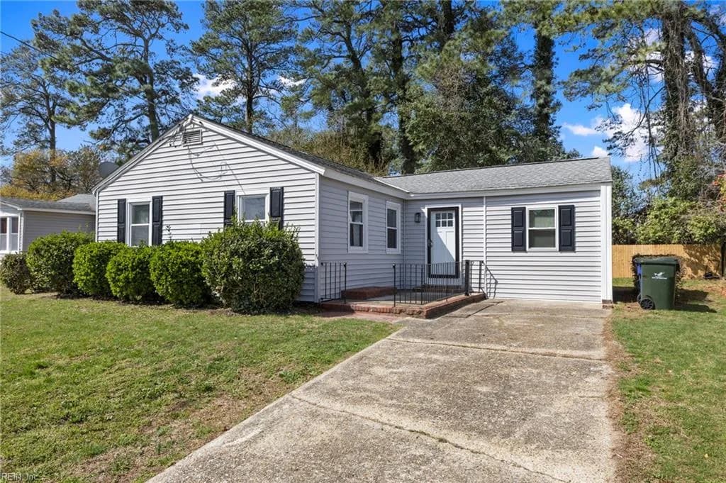 8249 Simons DR, NORFOLK VA 23505 - Photo 3