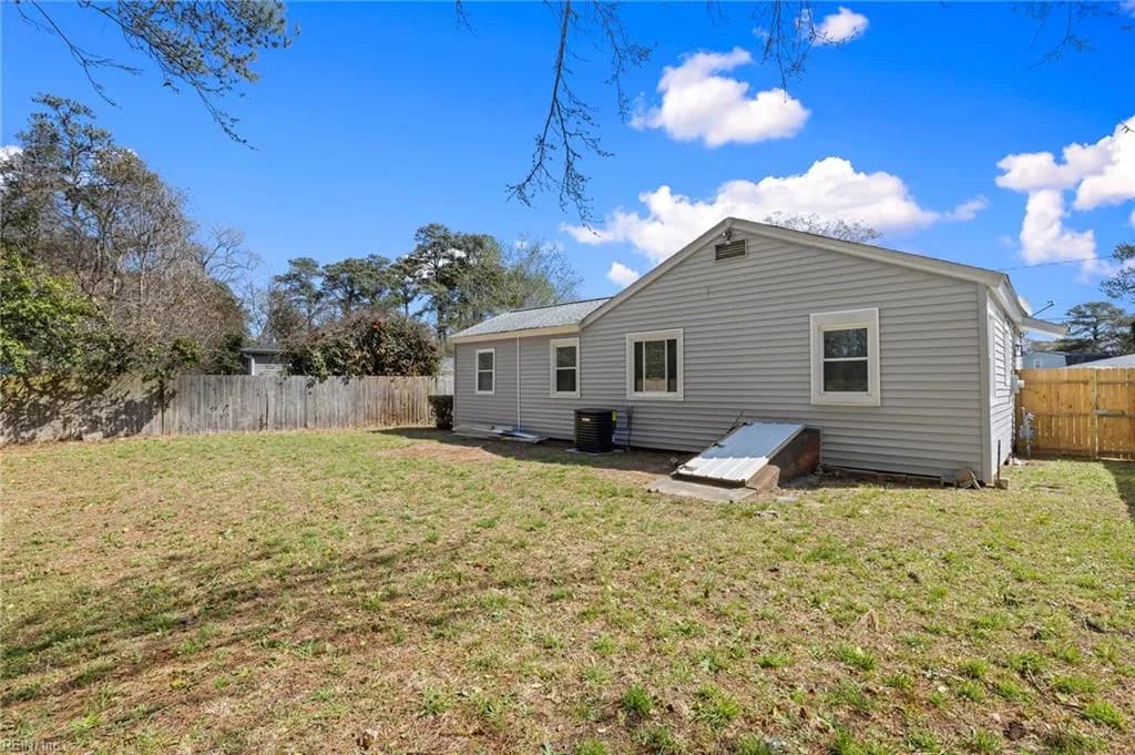 8249 Simons DR, NORFOLK VA 23505 - Photo 4