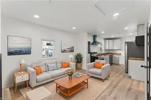 220 Charlotte AVE, Suffolk — 2 bed Residential, 673 sqft