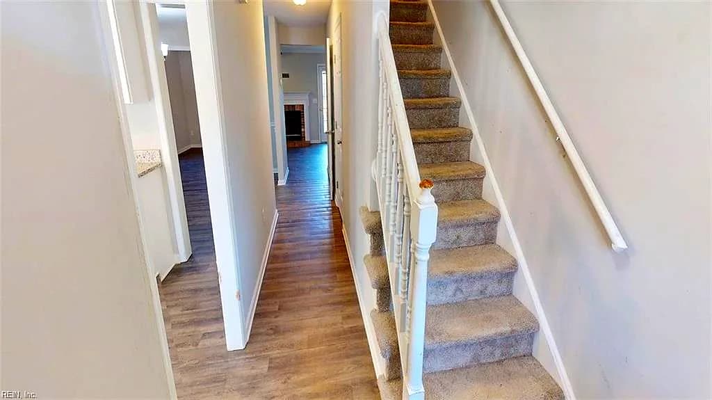 81 N Lake LOOP, HAMPTON VA 23666 - Photo 3