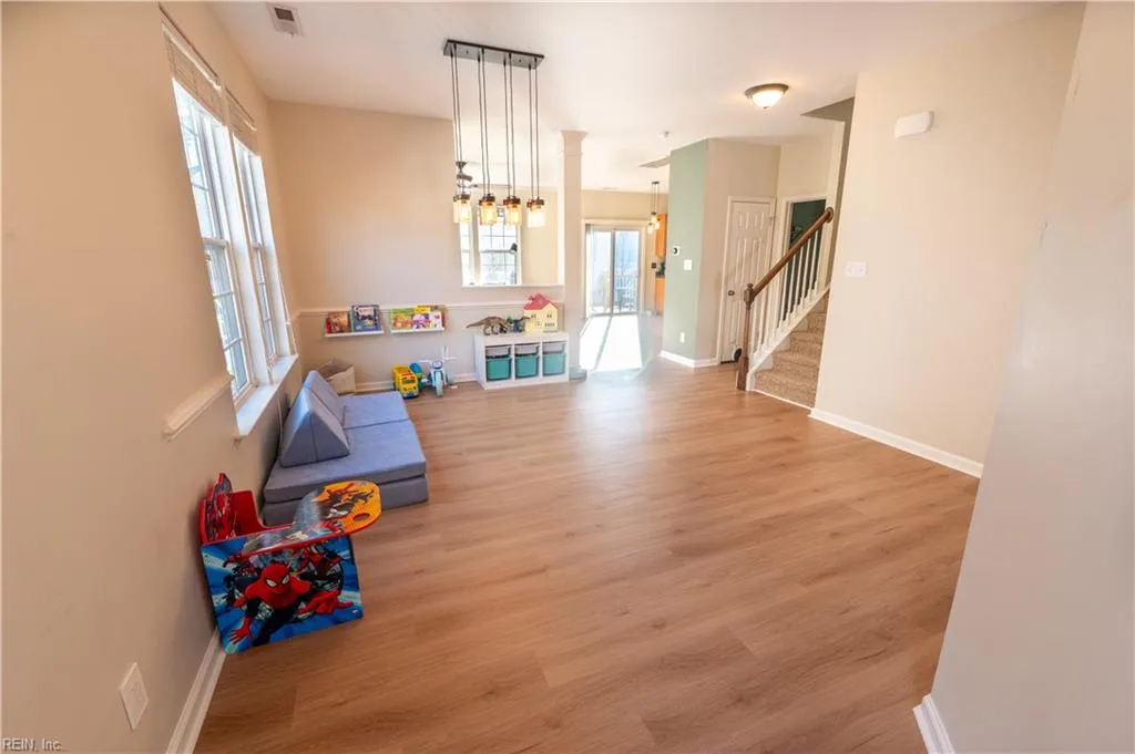221 Dogwood RD, YORKTOWN VA 23690 - Photo 5
