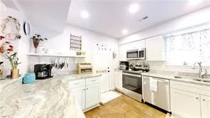 6 El Paso CT, Hampton — 4 bed Residential, 1,698 sqft