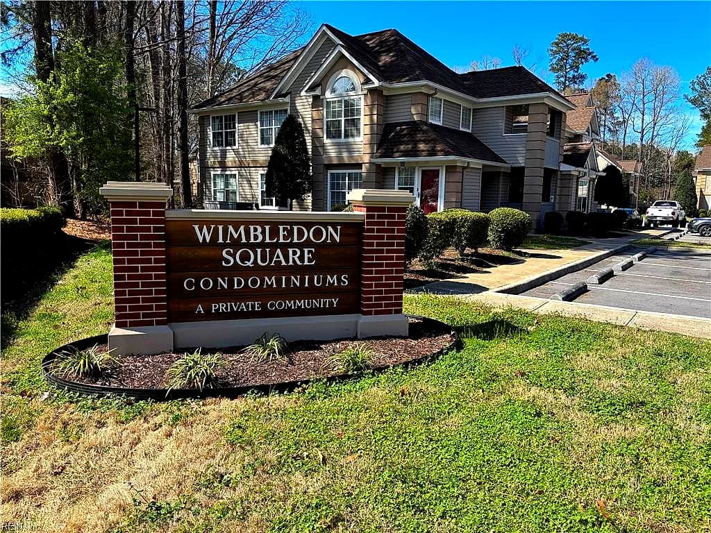 304 N Gainsborough SQ, CHESAPEAKE VA 23320 - Main photo