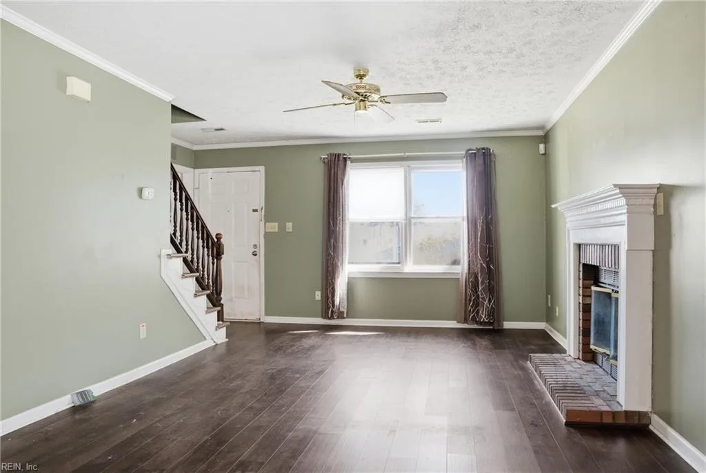 219 Loch CIR, HAMPTON VA 23669 - Photo 4