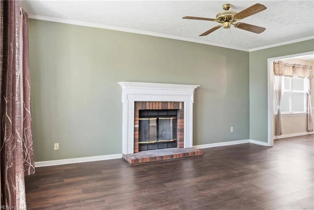 219 Loch CIR, HAMPTON VA 23669 - Photo 5