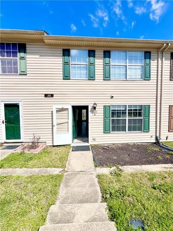 305 Civil CT #D, NEWPORTNEWS VA 23608 - Main photo