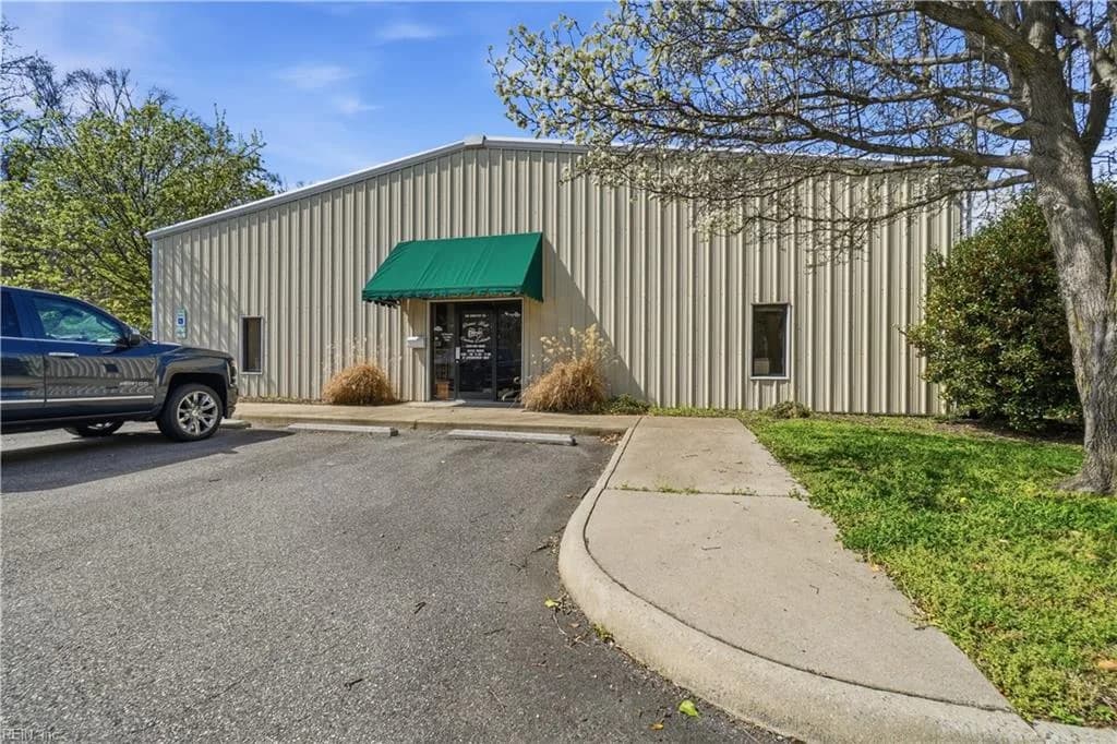 106 Industry DR, YORKTOWN VA 23693 - Main photo