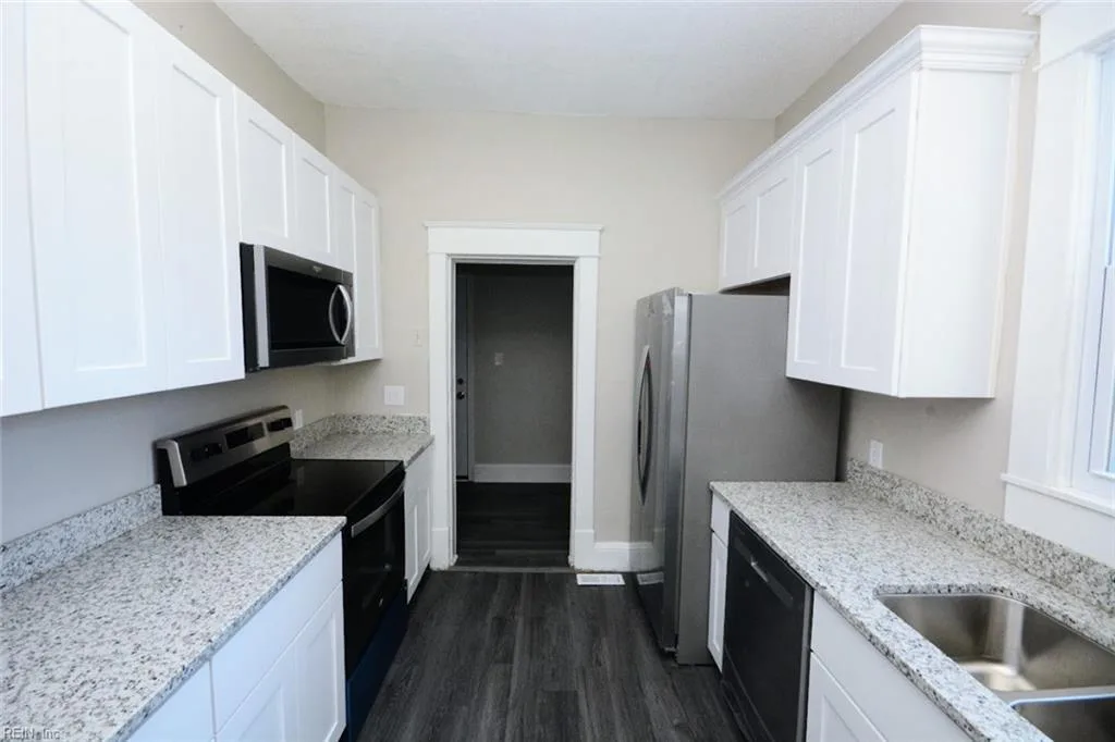 110 E Bay AVE, NORFOLK VA 23503 - Photo 3