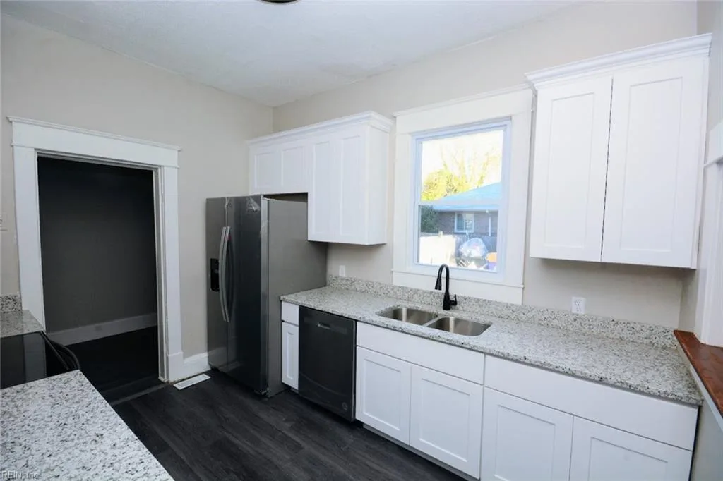 110 E Bay AVE, NORFOLK VA 23503 - Photo 4