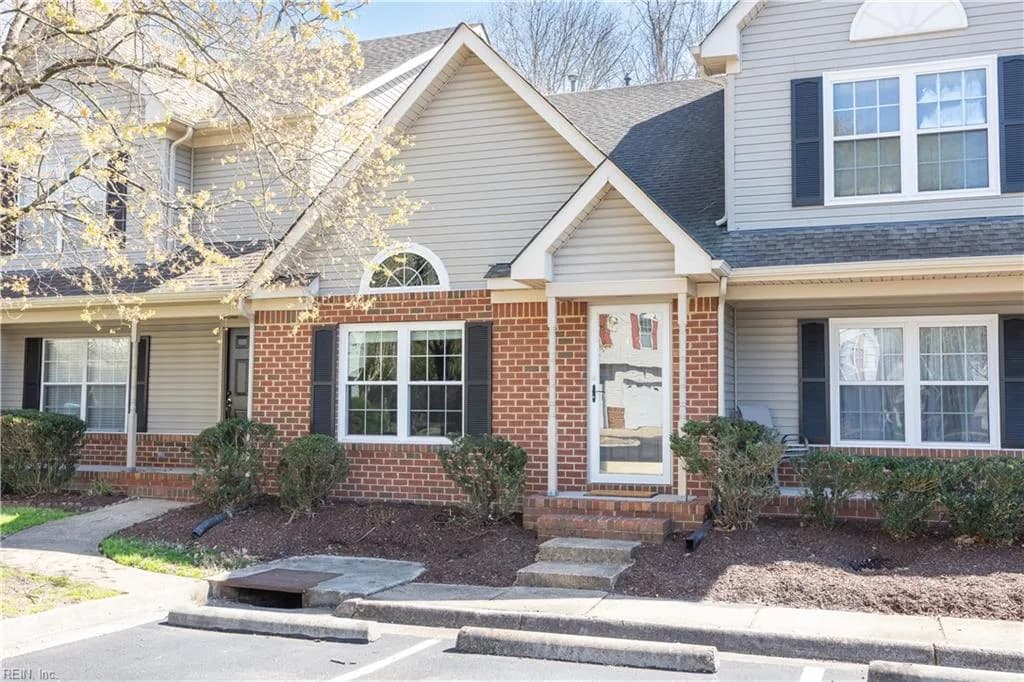 415 S Hill LN, CHESAPEAKE VA 23322 - Main photo