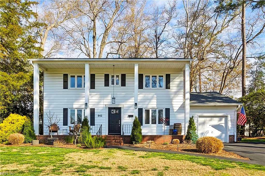 542 Kings CT, NEWPORT NEWS VA 23606 - Main photo