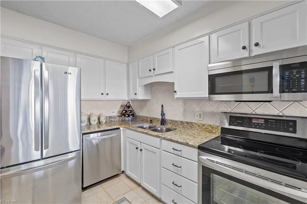 3288 Page AVE #911, VIRGINIABEACH VA 23451 - Photo 5
