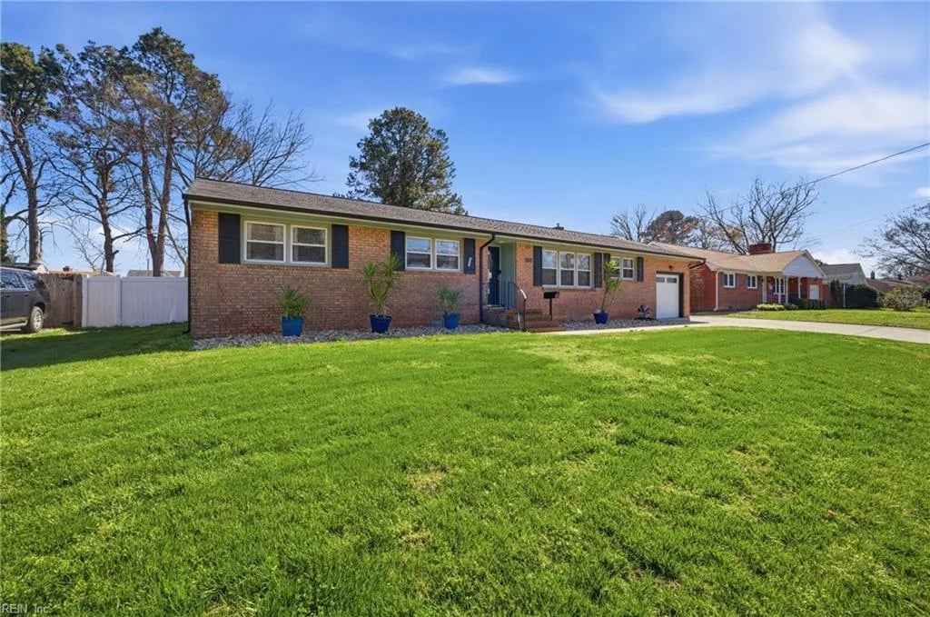571 Viking DR, Newport News — 3 bed Residential, 1,525 sqft