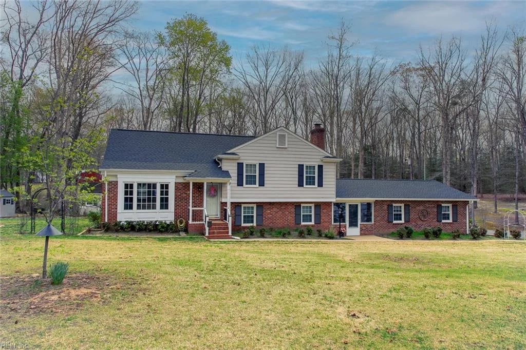404 Bunker CIR, SANDSTON VA 23150
