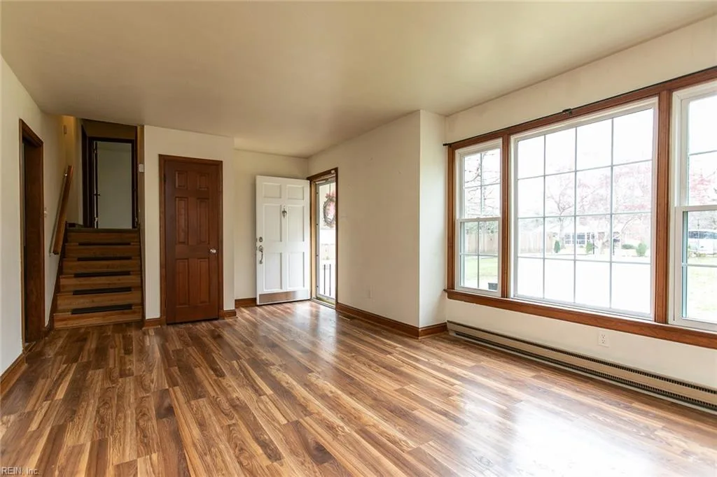 404 Bunker CIR, SANDSTON VA 23150 - Photo 5