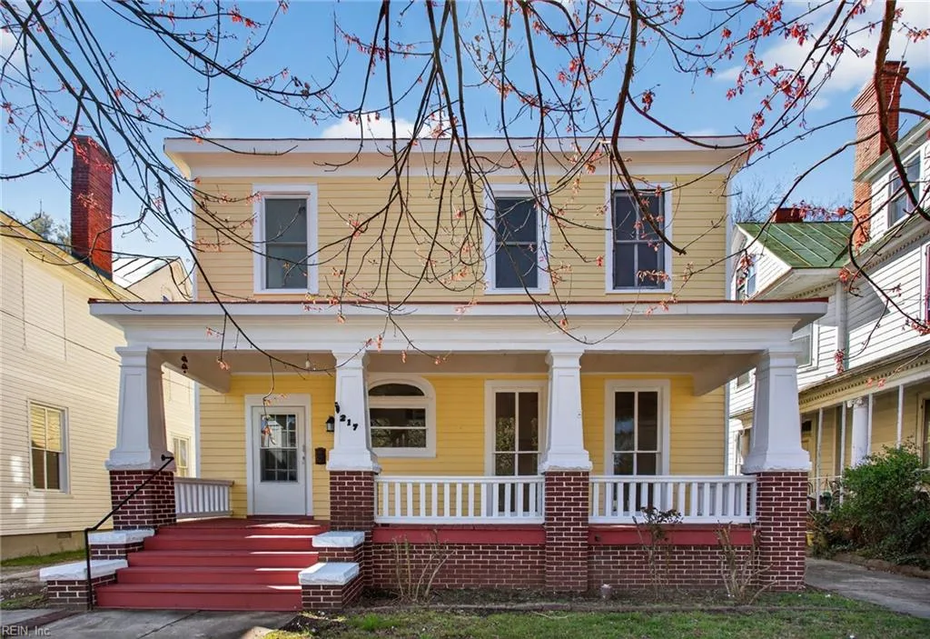 217 N Saratoga ST, Suffolk — 3 bed Residential, 1,936 sqft