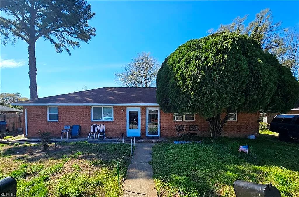2017 Pond LN, CHESAPEAKE VA 23324 - Main photo