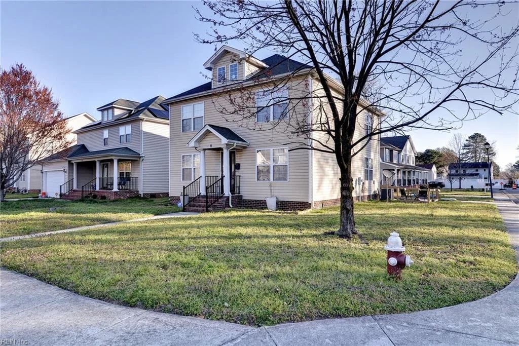 11 Sherazi DR, HAMPTON VA 23663