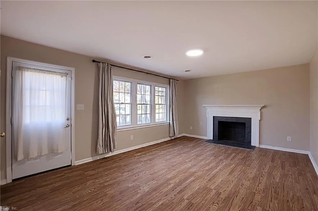 363 Paulette DR, NEWPORTNEWS VA 23608 - Photo 5