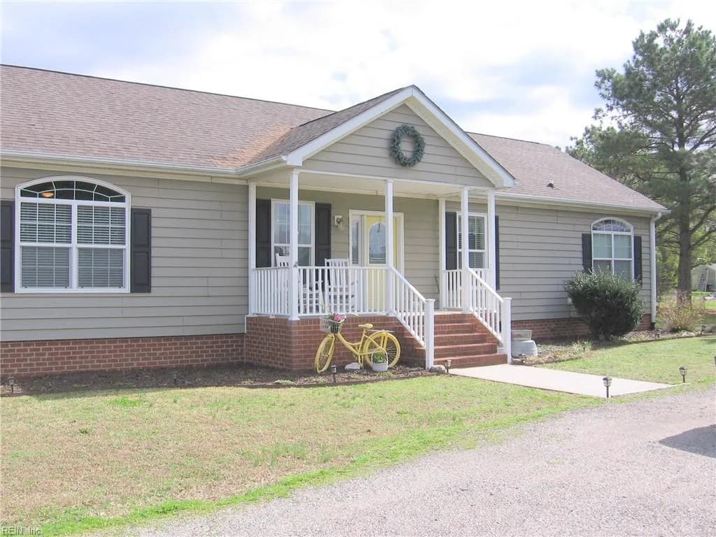 15147 Carol DR, SMITHFIELD VA 23430 - Photo 2