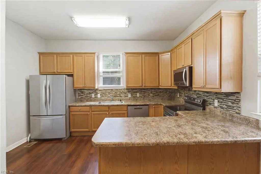 205 W 36th ST, NORFOLK VA 23504 - Main photo