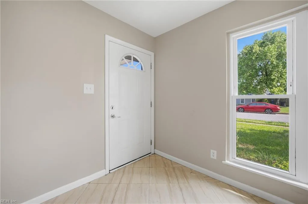 3932 Sunstream PW, VIRGINIABEACH VA 23456 - Photo 5
