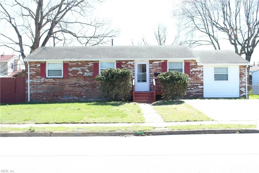 2004 Winfree RD, HAMPTON VA 23663 - Photo 2