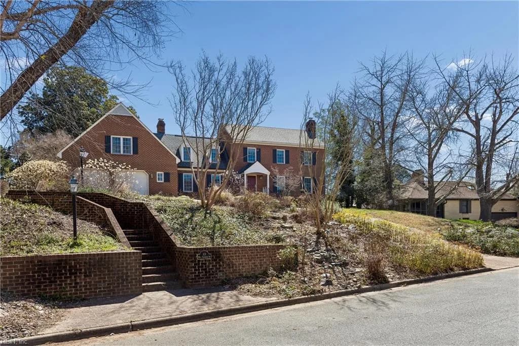 10 W Governor DR, NEWPORTNEWS VA 23602 - Photo 3