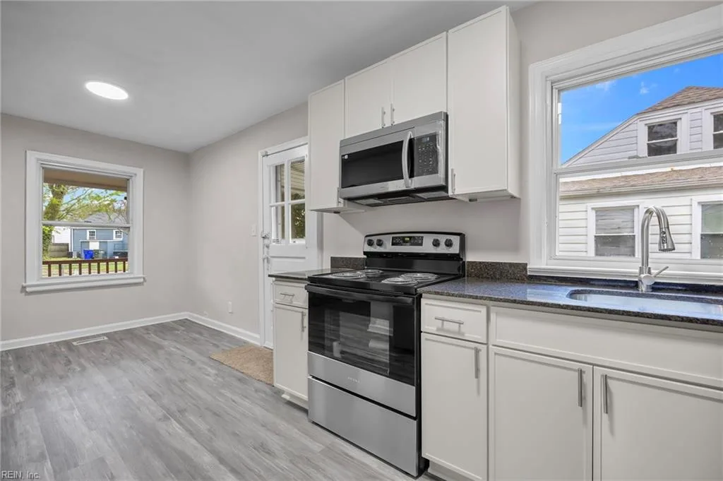 2504 Cromwell DR, NORFOLK VA 23509 - Photo 3