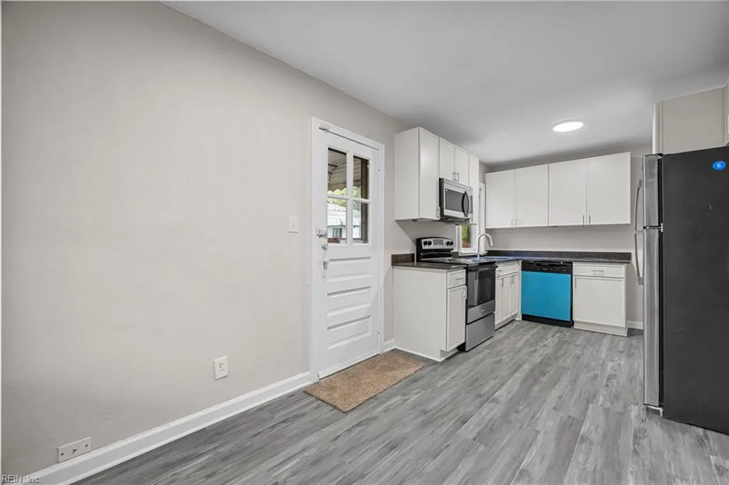 2504 Cromwell DR, NORFOLK VA 23509 - Photo 4