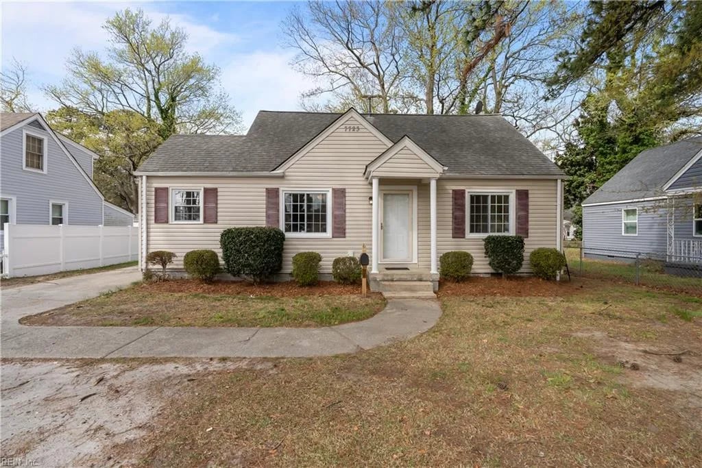 7723 Ruthven RD, Norfolk — 4 bed Residential, 1,700 sqft