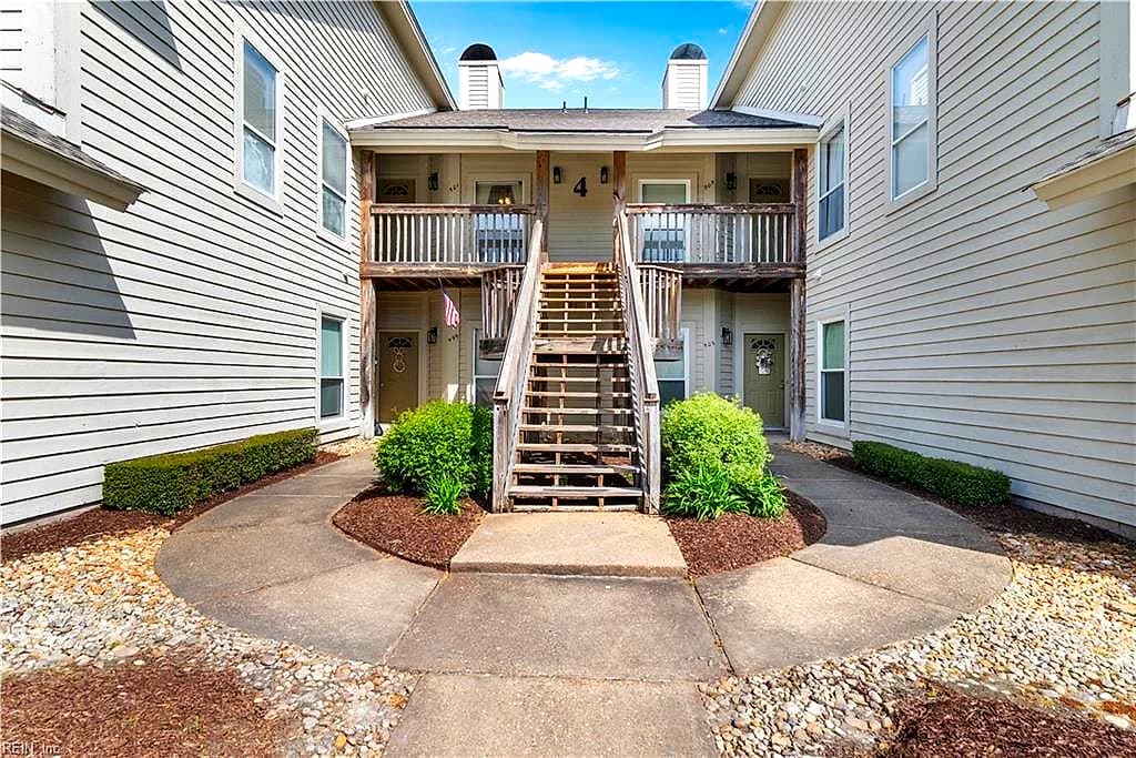 501 E Lake CIR, CHESAPEAKE VA 23322 - Main photo
