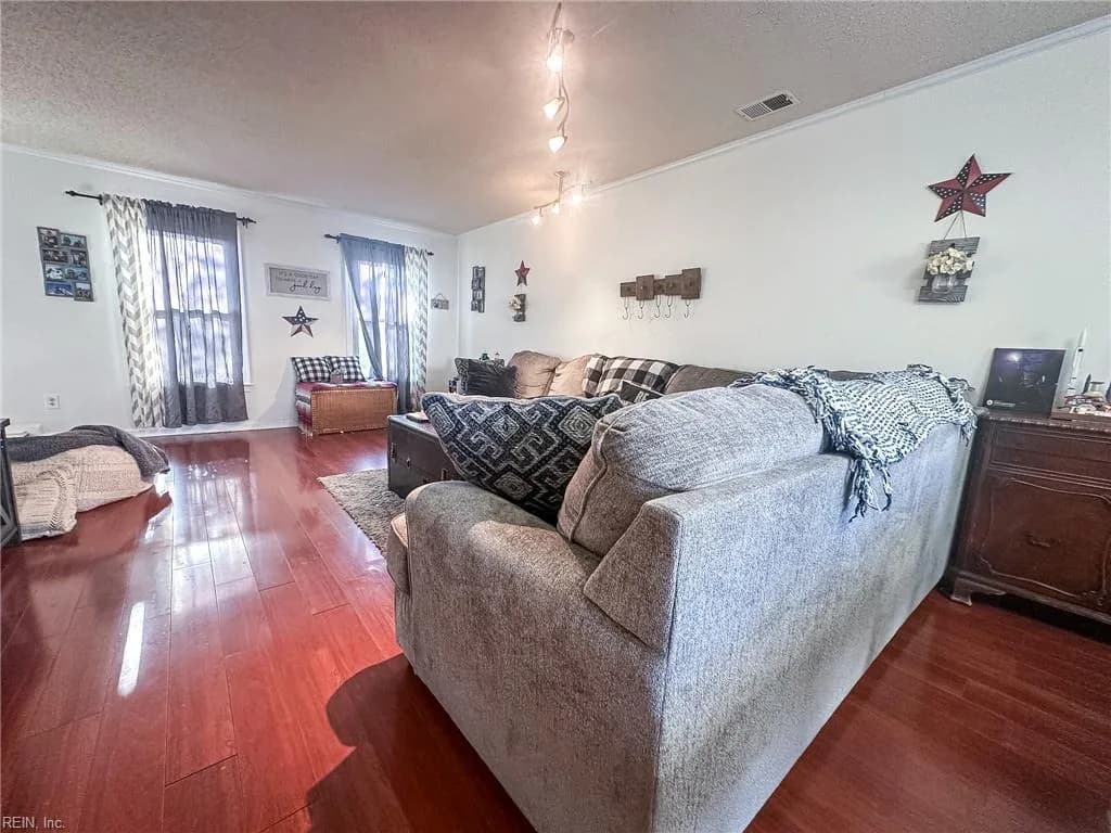 2064 Dolina DR, VIRGINIABEACH VA 23464 - Photo 4