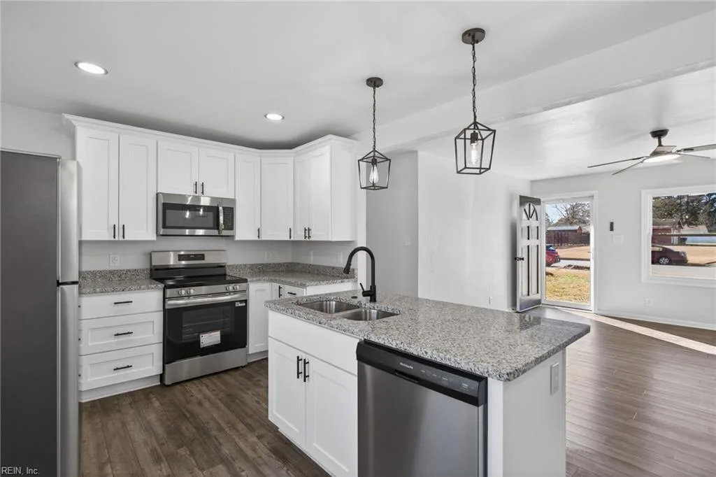 3728 Cardinal LN, PORTSMOUTH VA 23703 - Main photo