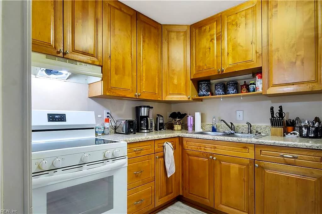 107 Fort Worth ST, HAMPTON VA 23669 - Photo 5