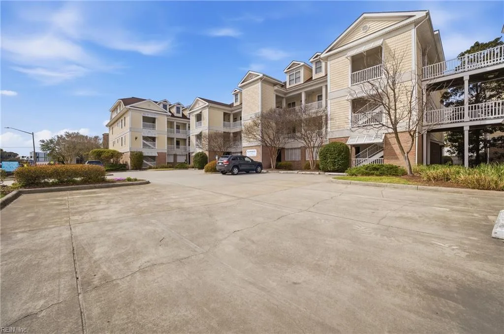 2992 Shore DR #301, Virginia Beach — 2 bed Residential, 2,237 sqft