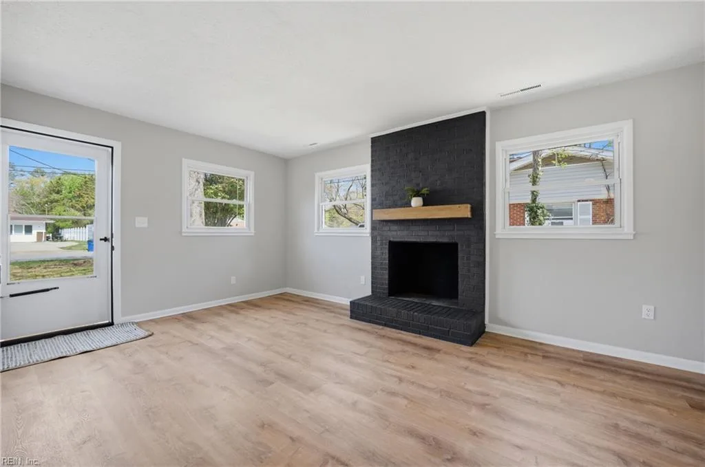69 Stanley DR, NEWPORTNEWS VA 23608 - Photo 3