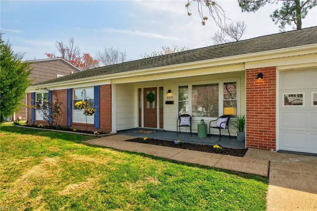 609 Abbey DR, Virginia Beach — 3 bed Residential, 1,850 sqft