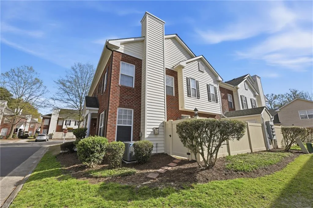 5945 Echingham DR, Virginia Beach — 2 bed Residential, 1,316 sqft
