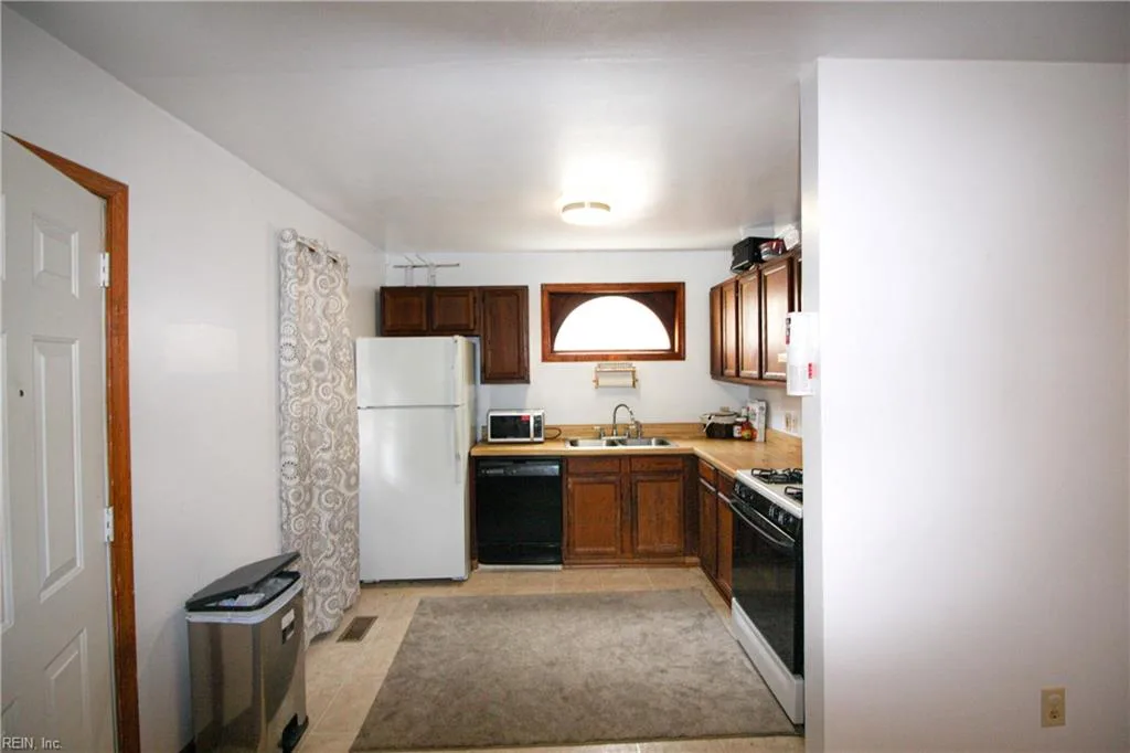 121 Broad ST, PORTSMOUTH VA 23707 - Photo 4