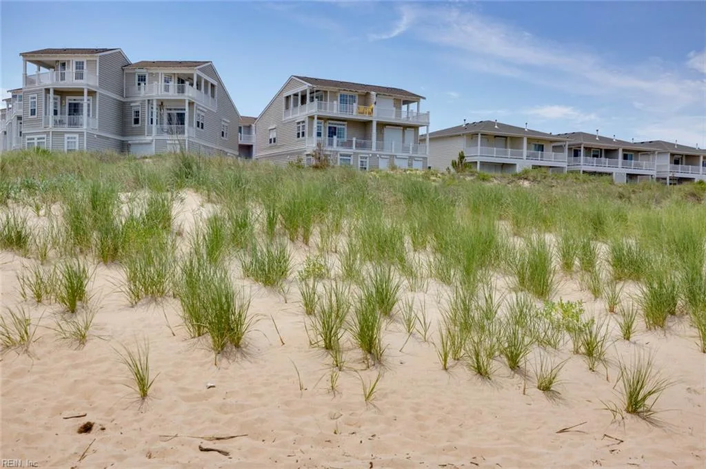 2080 E Ocean View AVE #3A, Norfolk — 3 bed Residential, 2,500 sqft