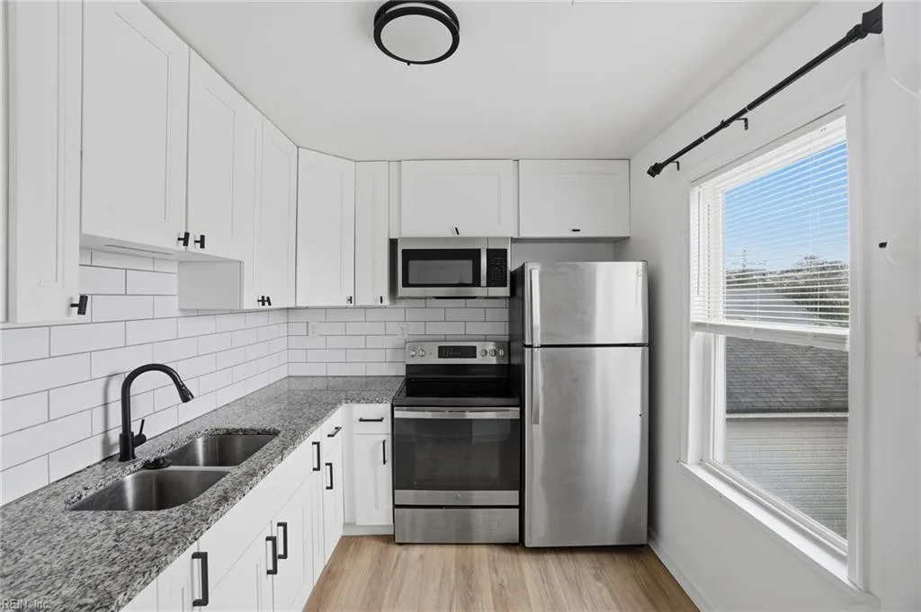 3900 Pleasant AVE, NORFOLK VA 23518 - Photo 3