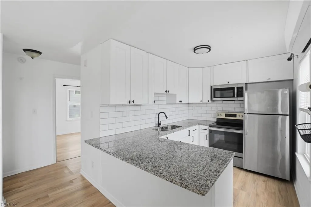 3900 Pleasant AVE, NORFOLK VA 23518 - Photo 4